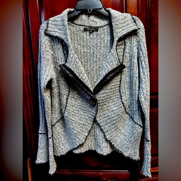 Valentine preloved cardigan , size s - Picture 1 of 3